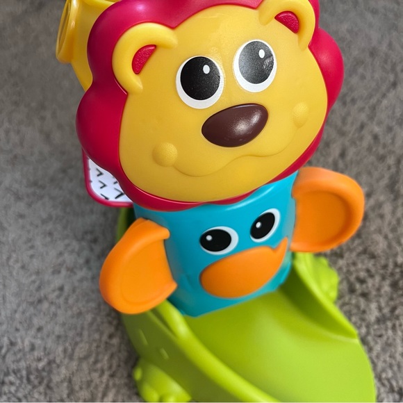 B Kids rolling ‘n blinking goofy golfer stacker baby toy set - Picture 7 of 8